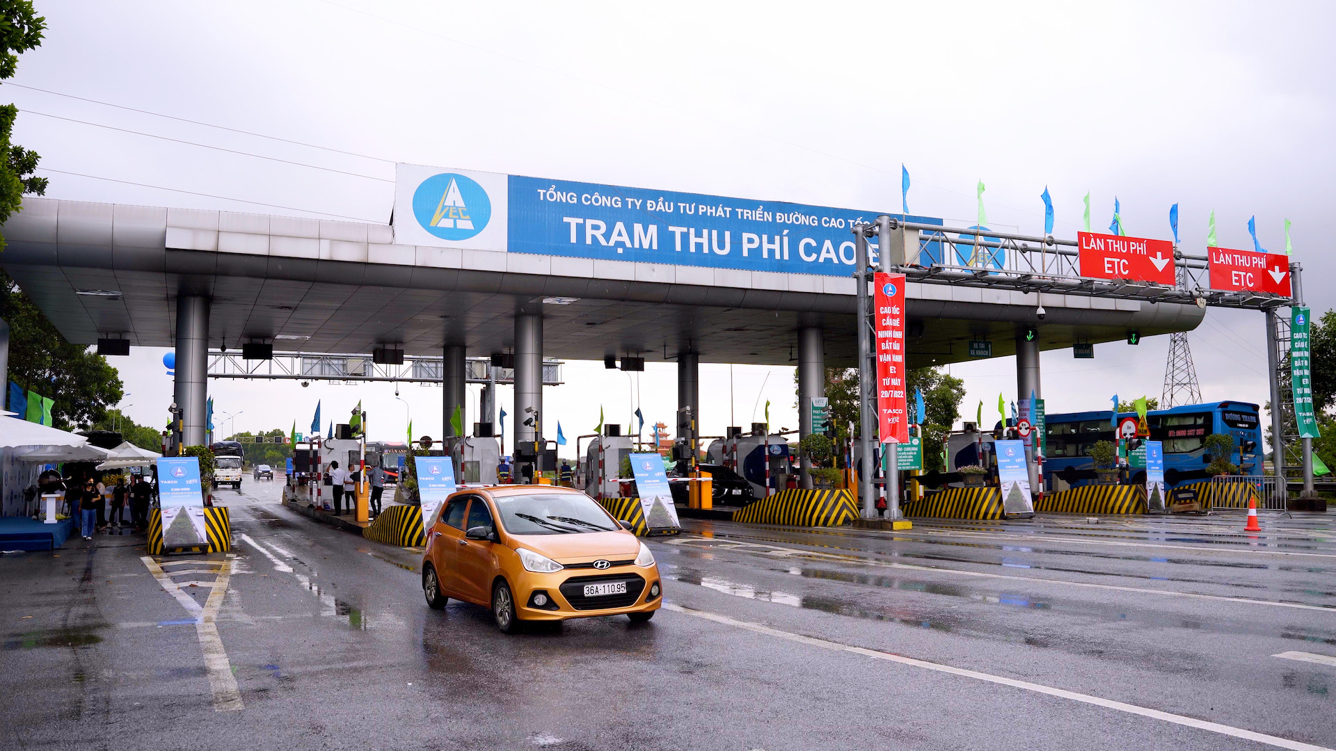 Từ ngày 182022, tất cả tuyến cao tốc trên cả nước chuyển sang hệ thống thu phí tự động không dừng (ETC).jpg