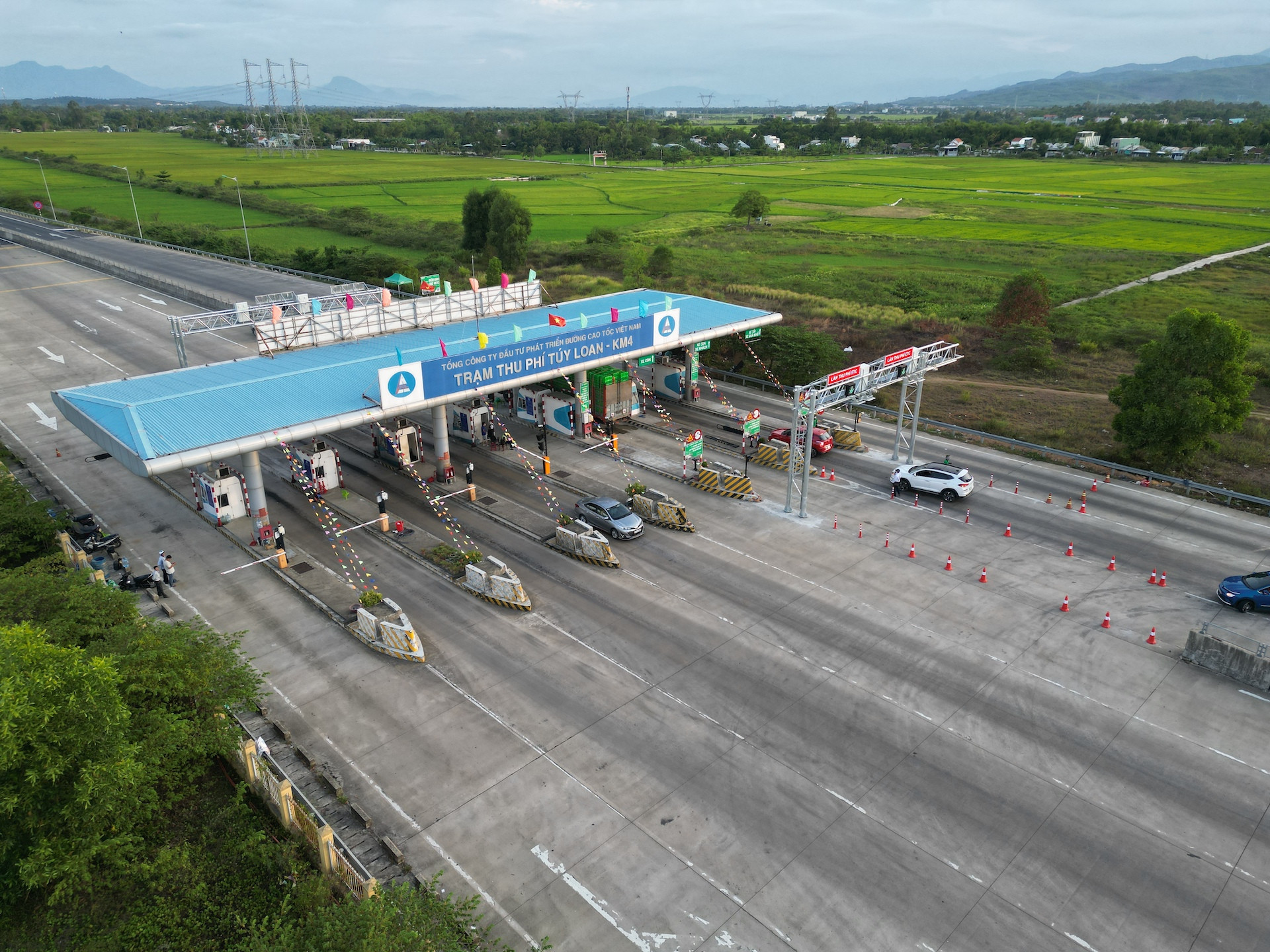 Tỷ lệ giao dịch không dừng đạt đến 100% trên tất cả các tuyến cao tốc.JPG