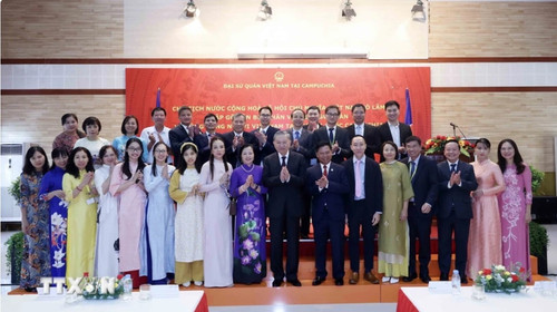 Chủ tịch nước Tô Lâm thăm Đại sứ quán, gặp mặt cộng đồng người Việt ở Campuchia