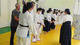 Võ sư U80 và lớp võ Aikido cho trẻ em khuyết tật