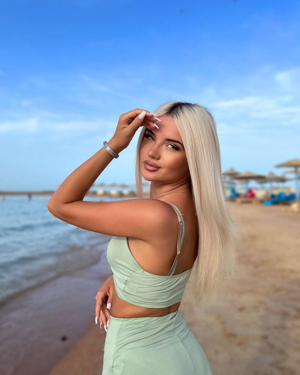 www_thesun_co_uk www instagram com alexdelbarca 916575057 (1).jpg