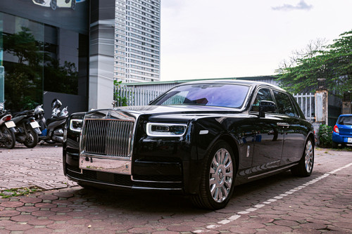 Siêu sedan Rolls-Royce Phantom VIII chào giá 63,5 tỷ, 2 năm chưa có người mua