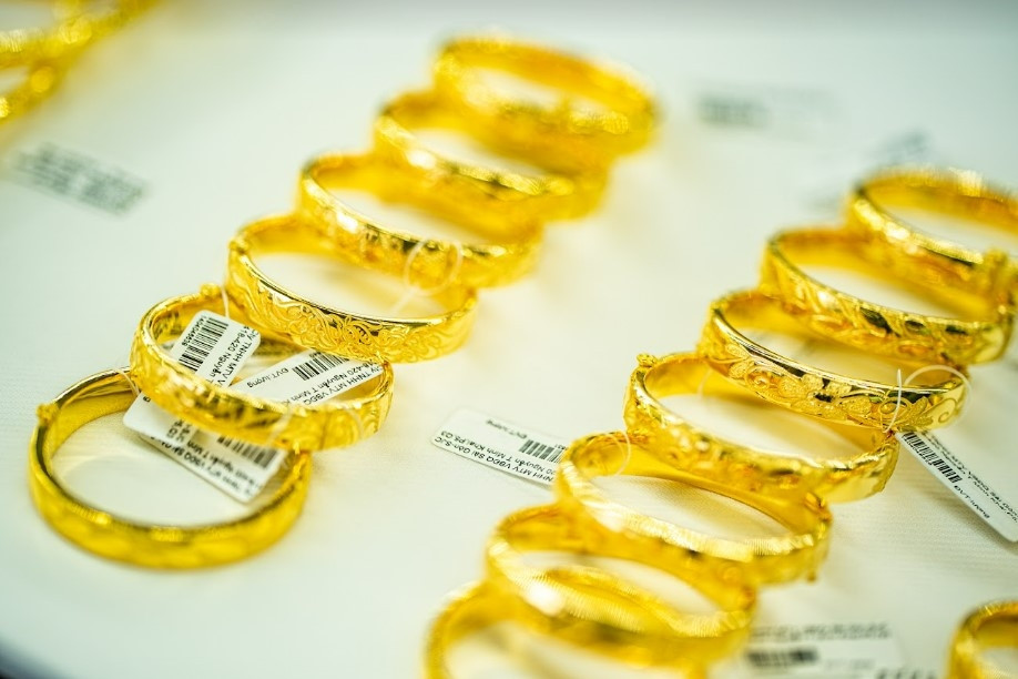 Giá vàng hôm nay 16/7/2024 bật tăng, SJC chỉ đắt hơn thế giới 2,6 triệu đồng