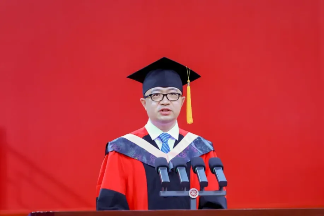 Bài phát biểu 'điểm đến đích thực trong đời' gây xúc động ở lễ tốt nghiệp