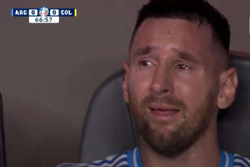 Messi bật khóc nức nở khi bỏ dở trận chung kết Copa America 2024
