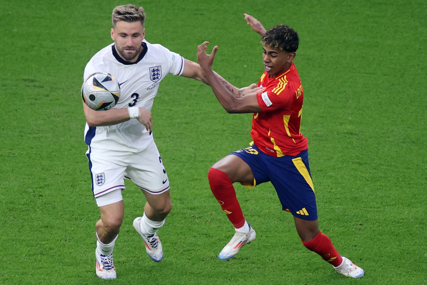 Shaw Lamine Tay Ban Nha Anh.jpg