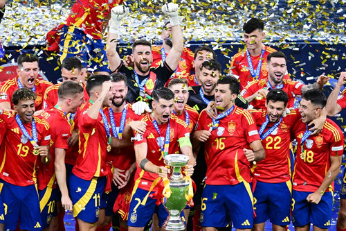 Thắng nghẹt thở Anh, Tây Ban Nha lần thứ 4 vô địch EURO