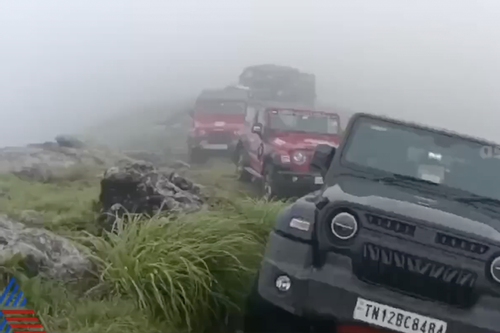 27 xe SUV đang leo đồi bị bỏ lại vì thời tiết chuyển mưa bất ngờ