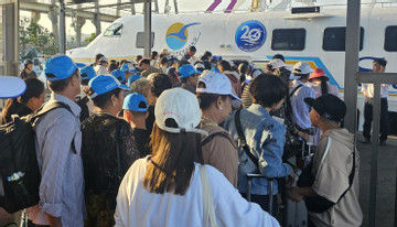 Hơn 700 du khách trở về đất liền sau 3 ngày mắc kẹt trên đảo Nam Du