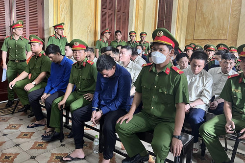 Cú điện thoại 'bắt tay' buôn lậu hơn 6 tấn vàng về Việt Nam