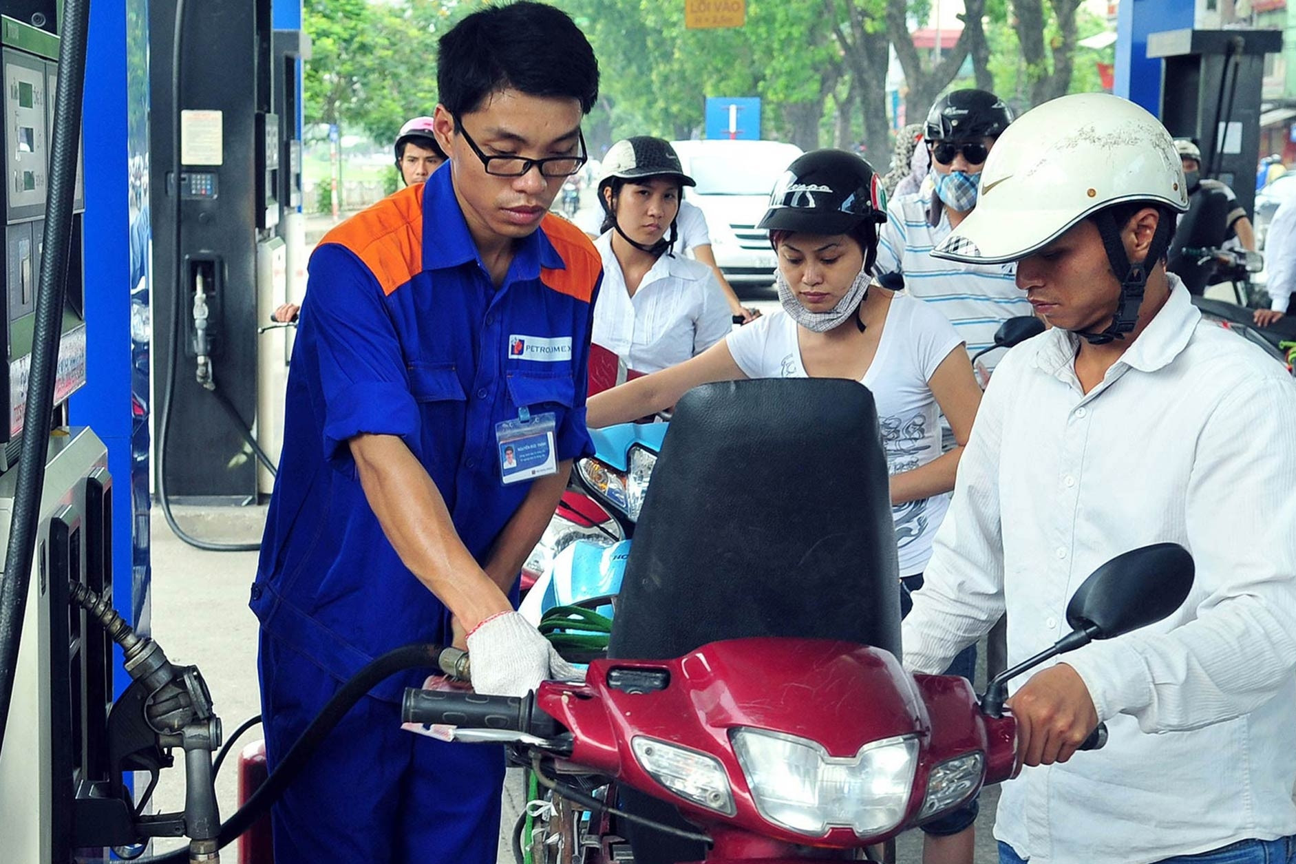 Giá xăng dầu hôm nay 18/7/2024: Thế giới đi lên, trong nước có thể giảm