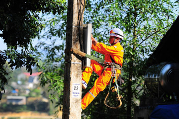 Bộ Công Thương 'thúc' EVN và địa phương triển khai cơ chế mua bán điện trực tiếp