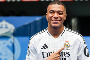 Real Madrid đưa cảnh báo đầu tiên với Mbappe