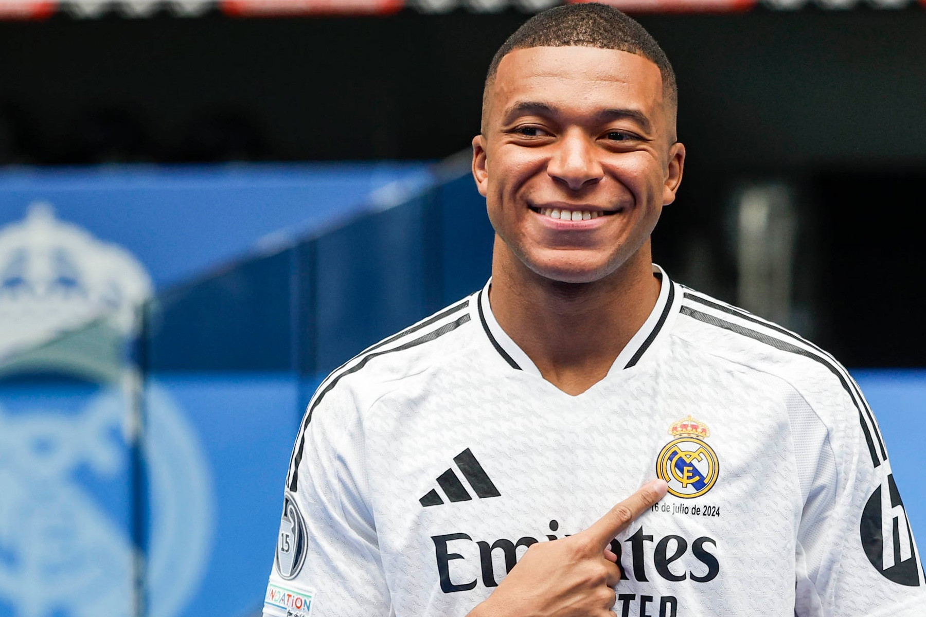 Real Madrid đưa cảnh báo đầu tiên với Mbappe