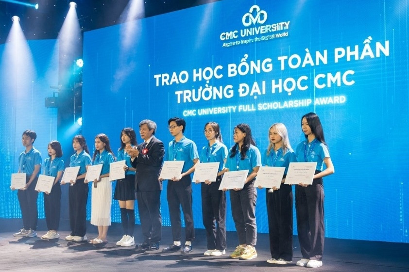 Trường Đại học CMC trao 400 suất học bổng năm 2024