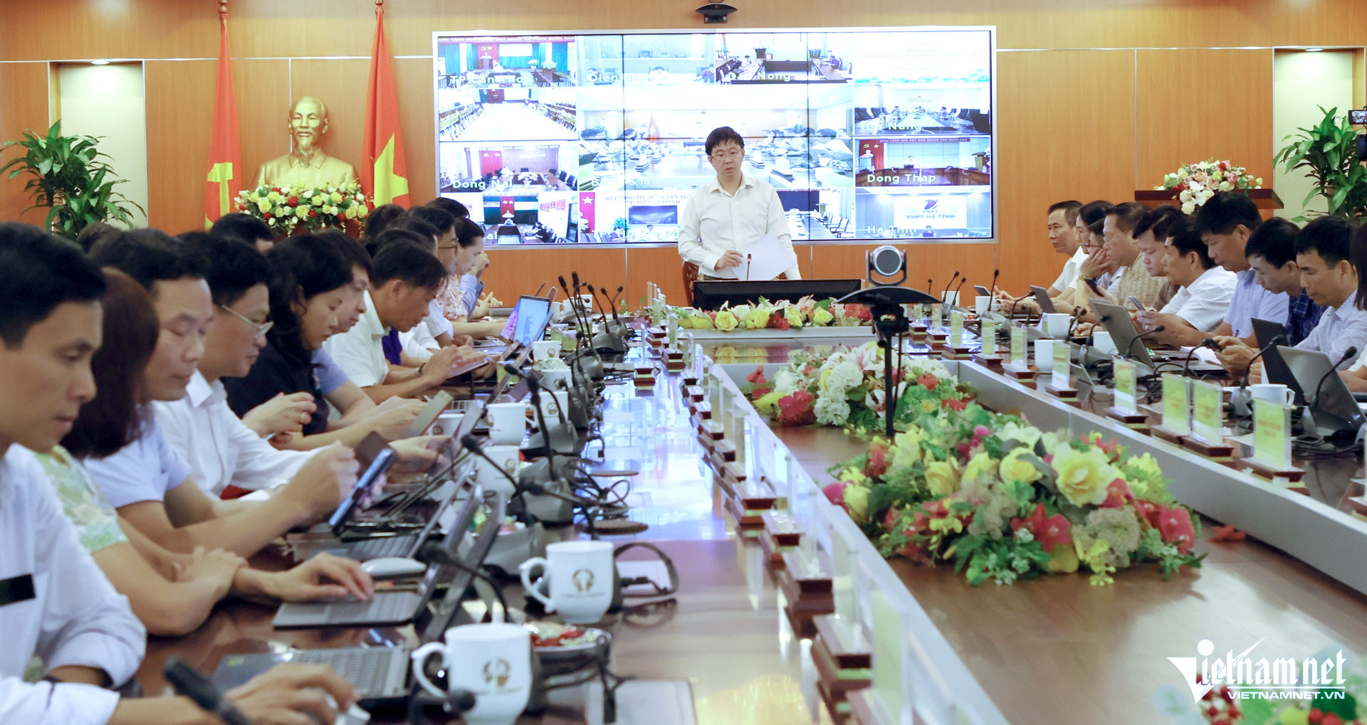 bao cao truc tuyen 2 1 2415.jpg