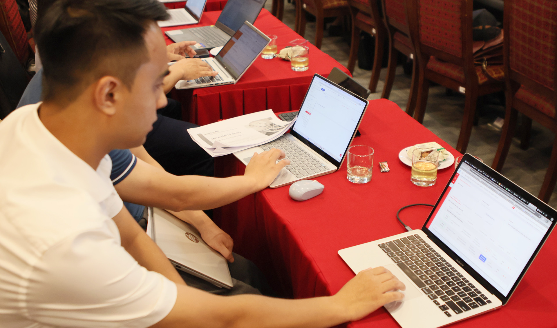 bao cao truc tuyen 3 1.jpg