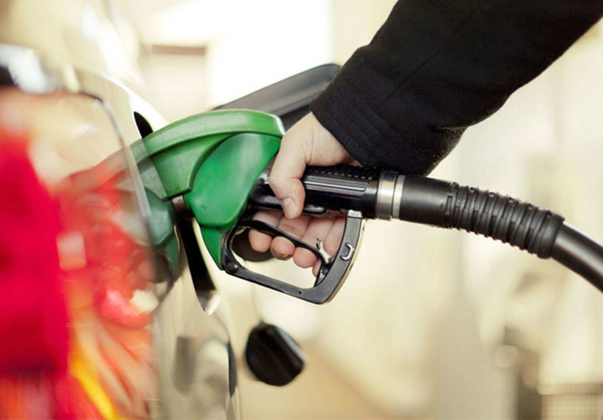 gia xang dau fb 1431 1684 929 1452 1373 4017 3618 3475 3529.jpg