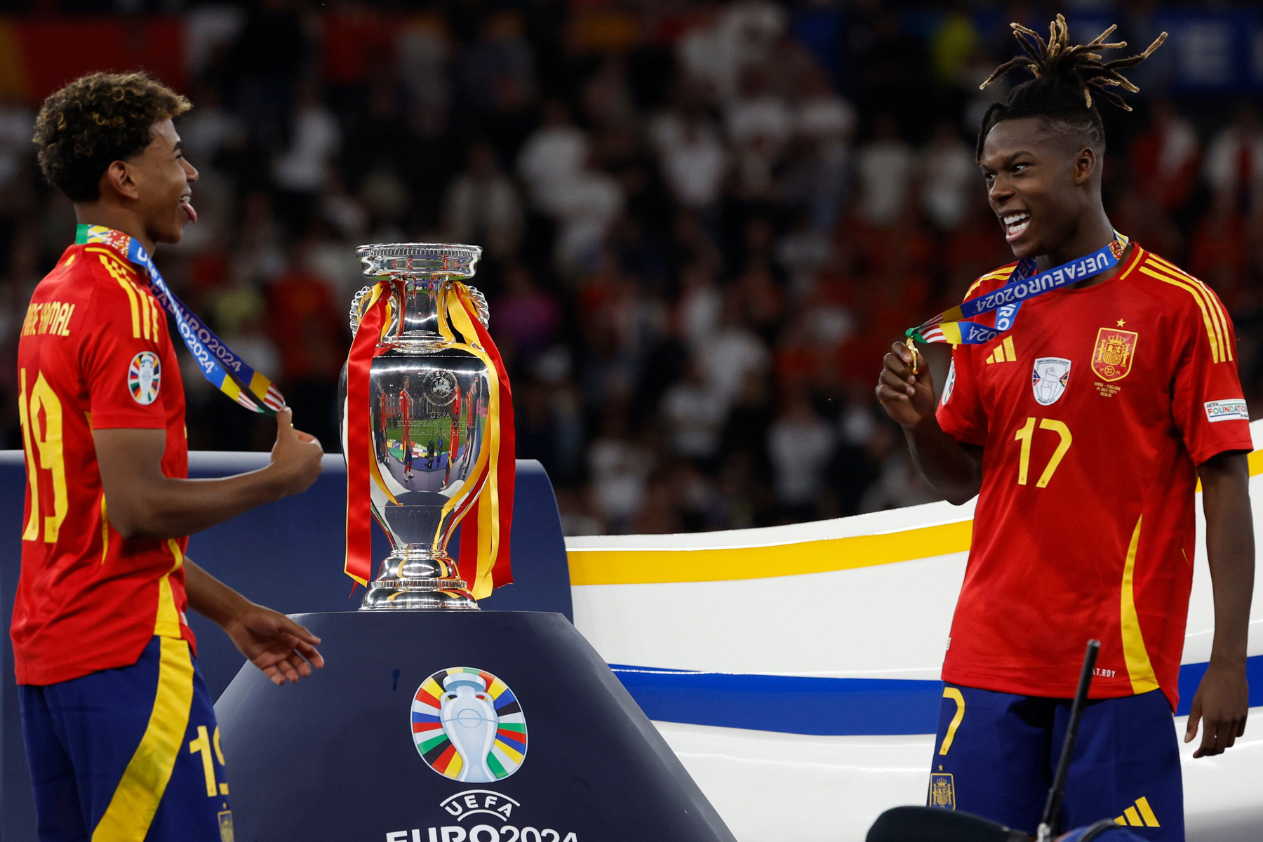 Lamine Yamal Nico Williams EURO 2024.jpg