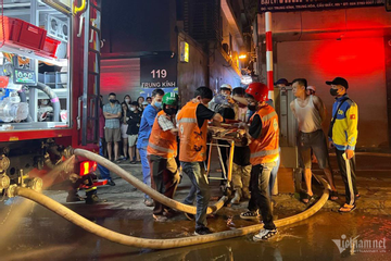 Trao 50 triệu đồng đến các nạn nhân vụ cháy ở Trung Kính
