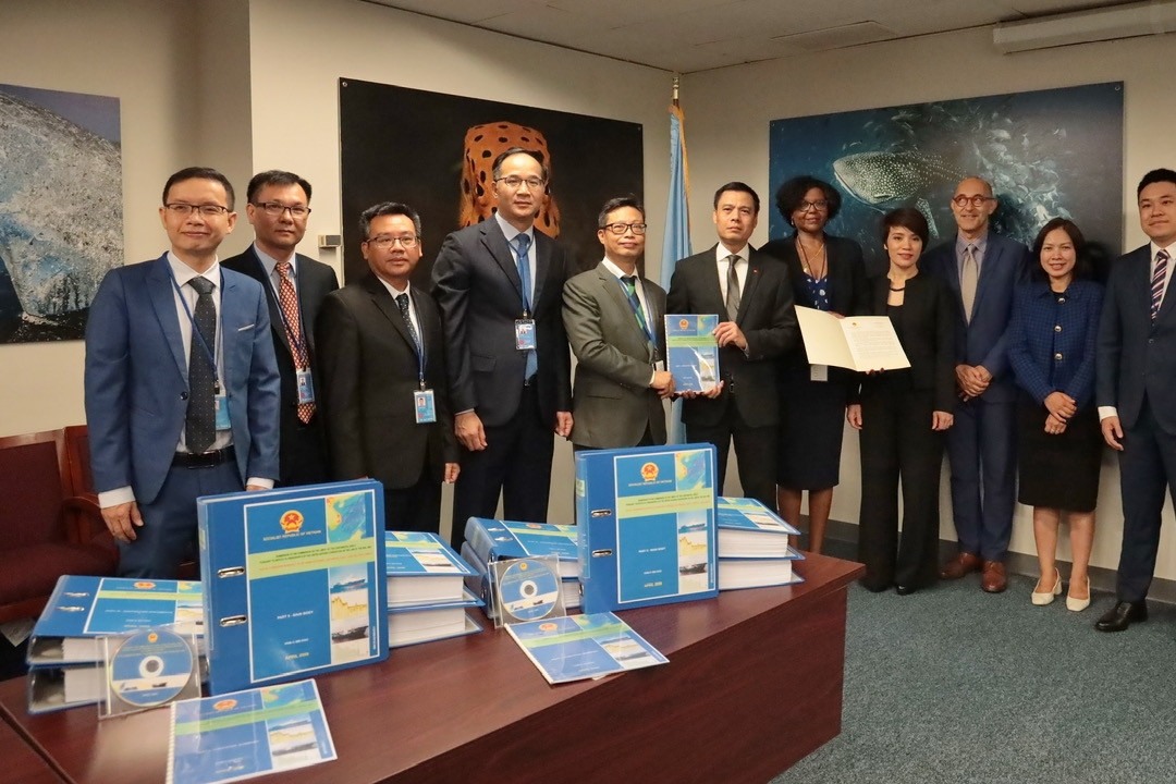 Tuyên bố của Việt Nam về Đệ trình thềm lục địa mở rộng ngoài 200 hải lý giữa Biển Đông