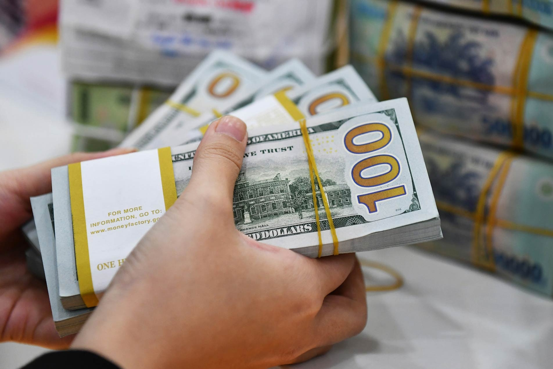 Giá USD tự do quay đầu tăng mạnh