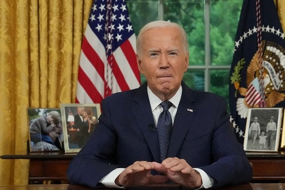 Sức ép gia tăng từ đảng Dân chủ, ông Biden liệu có từ bỏ tranh cử?