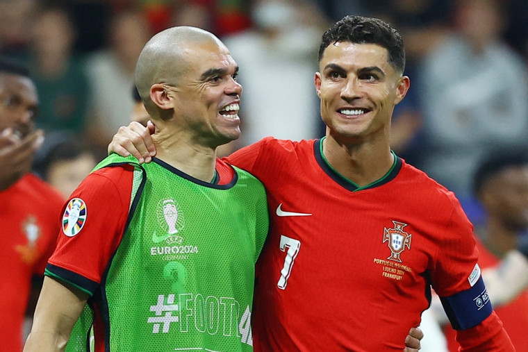 Diogo Costa 'cứu' Ronaldo, Bồ Đào Nha thắng luân lưu kịch tính
