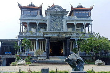 Độc đáo 'cung điện' ở Ninh Bình làm từ nghìn m3 đá xanh, xây 14 năm mới xong