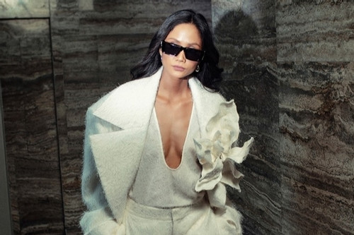 H’Hen Niê không ngại 'thả rông', sắc lạnh trên tạp chí Vogue