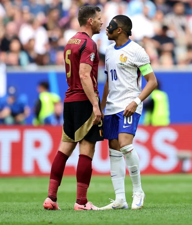 Mbappe jan vertonghen 1.jpg