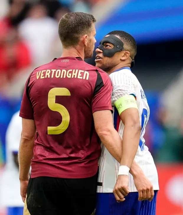 Mbappe jan vertonghen.jpg