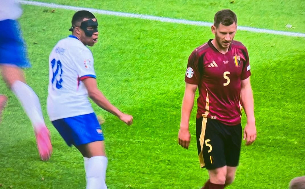 Mbappe jan vertonghen 3.jpg