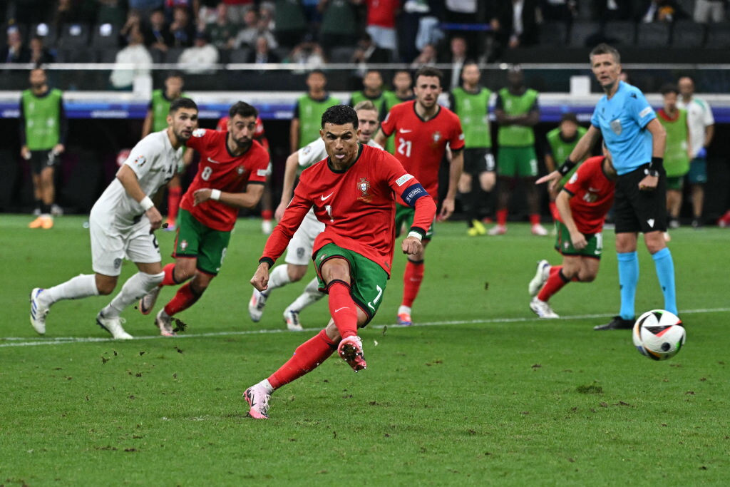 Ronaldo Bo Dao Nha Slovenia.jpg