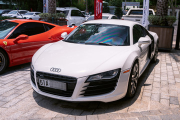 Siêu xe Audi R8 đời 2008, odo 30.000 km bán giá ngang ngửa R8 đời 2015