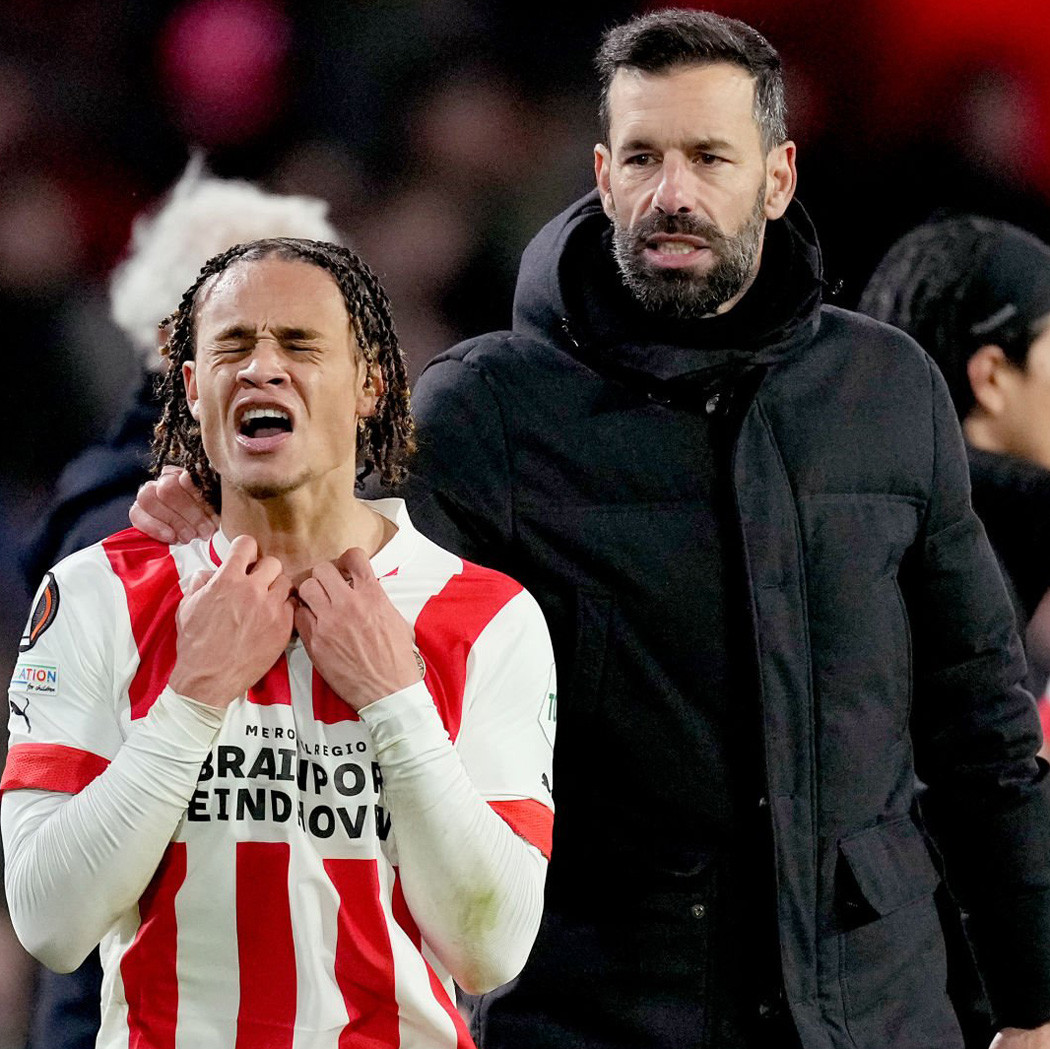 Xavi Simons Van Nistelrooy.jpg