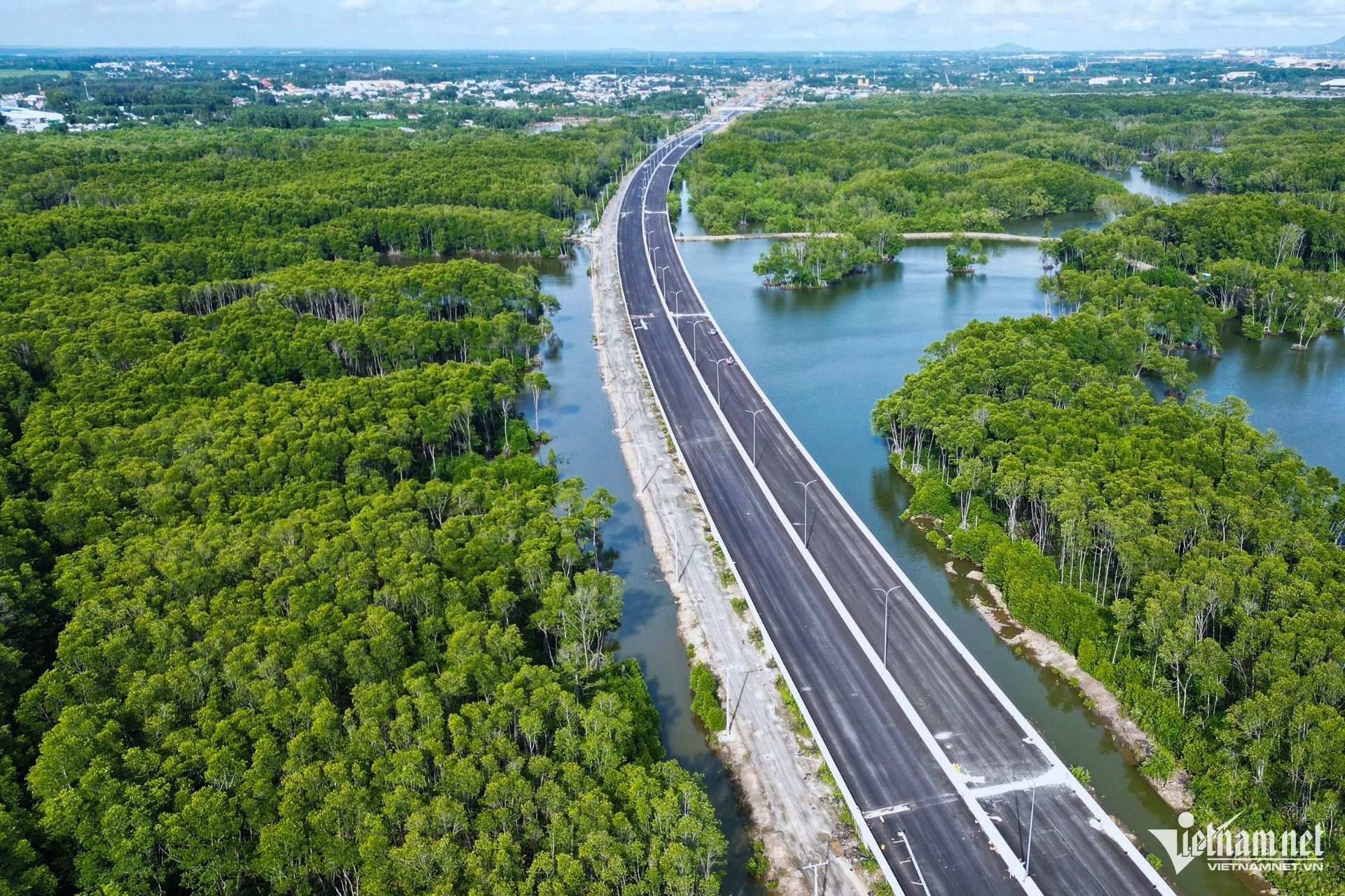 Bản tin sáng 21/7: Lộ diện cao tốc đẹp nhất đất nước chạy xuyên rừng ngập mặn