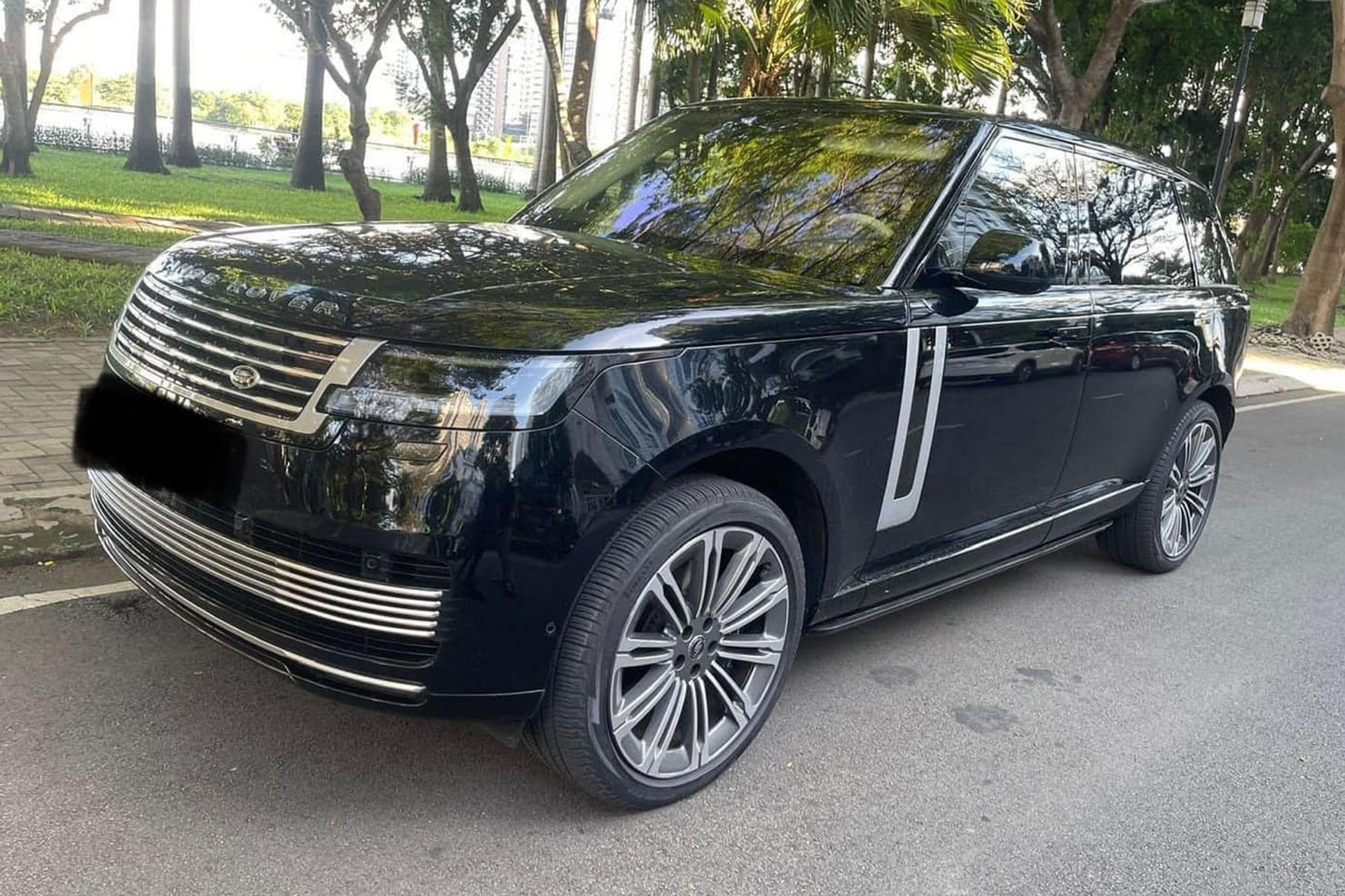 Đi hơn 3.000km sau 1 năm, chủ xe SUV siêu sang Range Rover SV lỗ gần 7 tỷ đồng