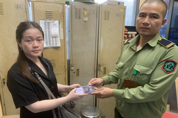Bảo vệ BV Bạch Mai tìm lại điện thoại cho bệnh nhân bỏ quên