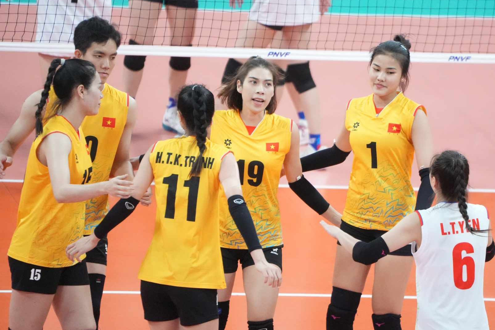 Tuyển bóng chuyền nữ Việt Nam thắng trận ra quân tại giải Trung Quốc