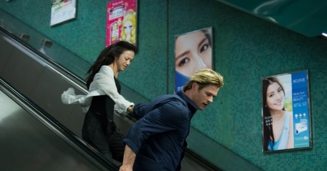 Vì sao không nên đi bộ hay chạy trên thang cuốn?