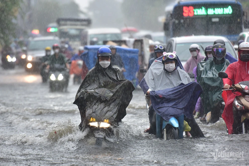 Bản tin sáng 23/7: Bão số 2 chạm bờ Quảng Ninh, gây mưa lớn ở Bắc Bộ