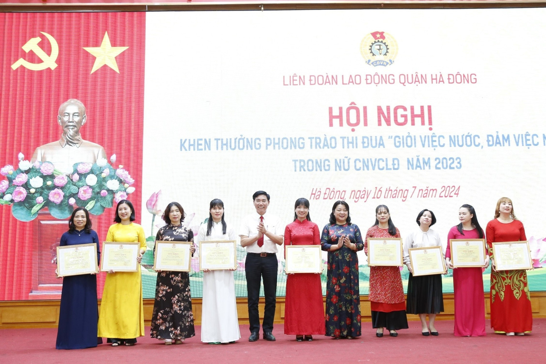 Hà Đông biểu dương gia đình công nhân, viên chức, lao động tiêu biểu