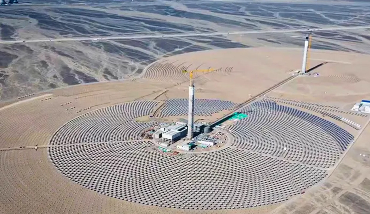 Hai tòa tháp đặc biệt hút ánh sáng mặt trời tạo ra 1,8 tỷ kWh điện