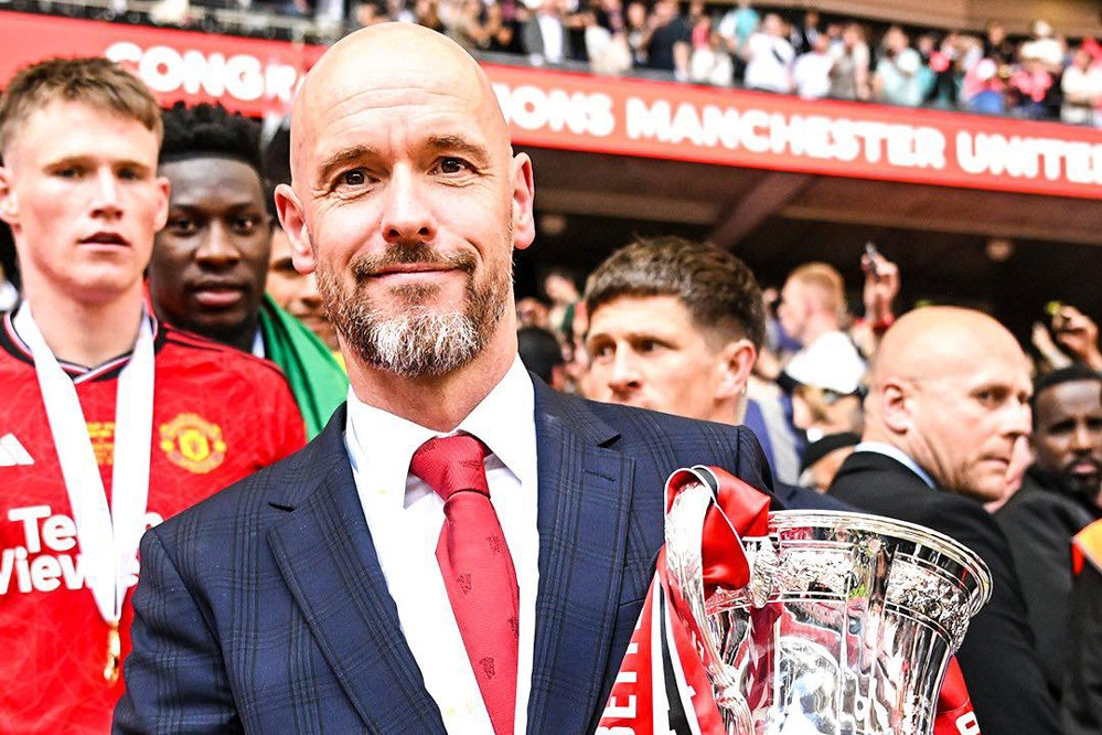 Ten Hag bị nhạo là ‘gã hề’ sau tuyên bố về MU và Pep Guardiola