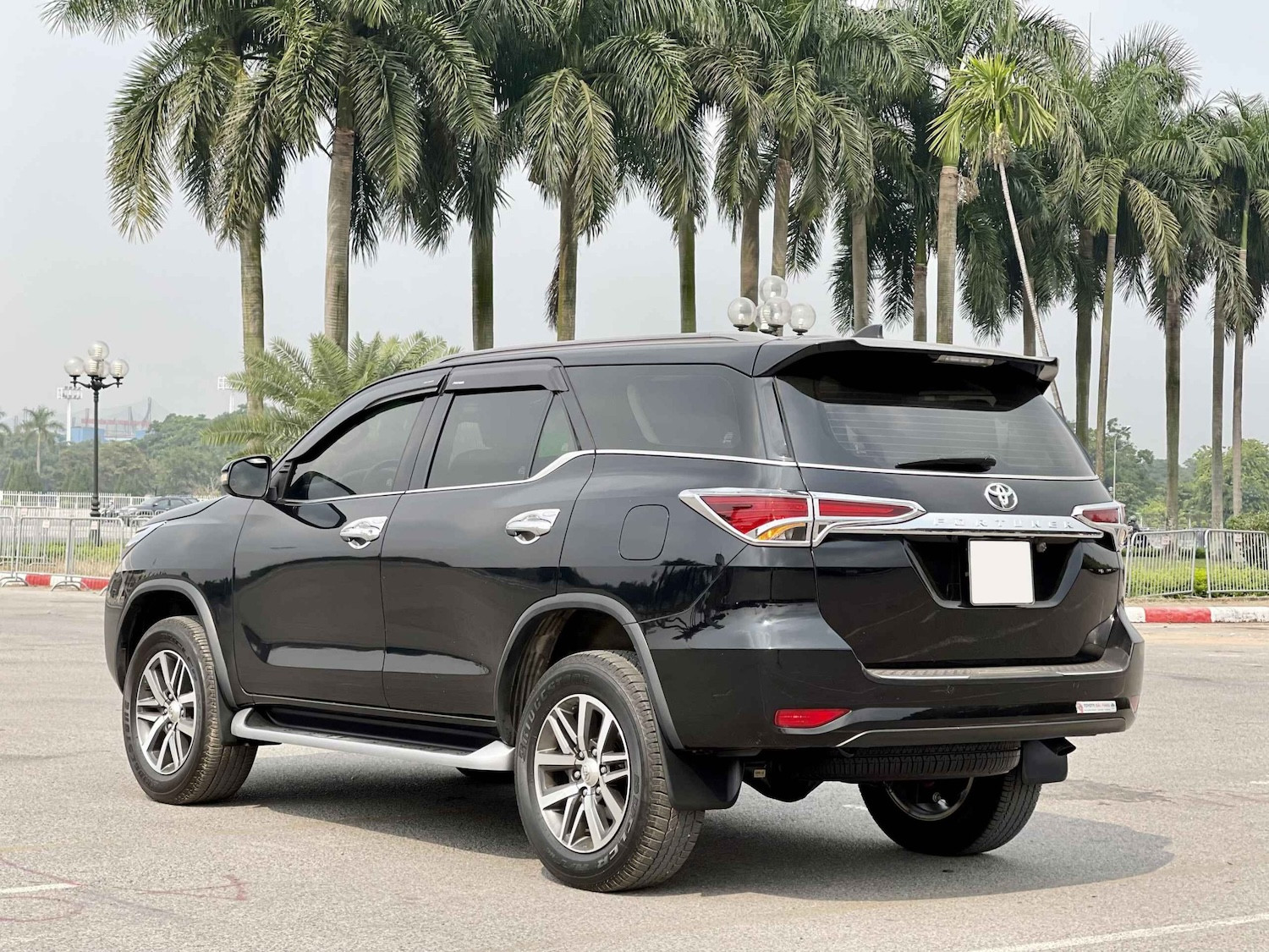 toyota fortuner 64.jpg