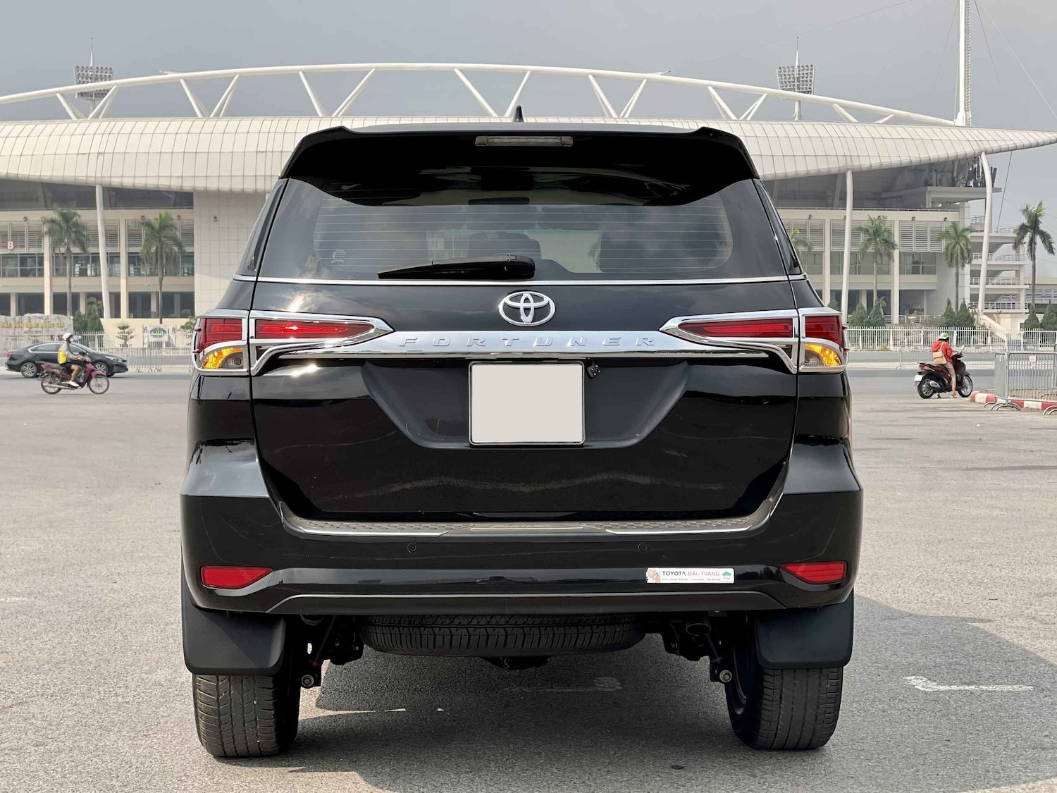 toyota fortuner 66.jpg