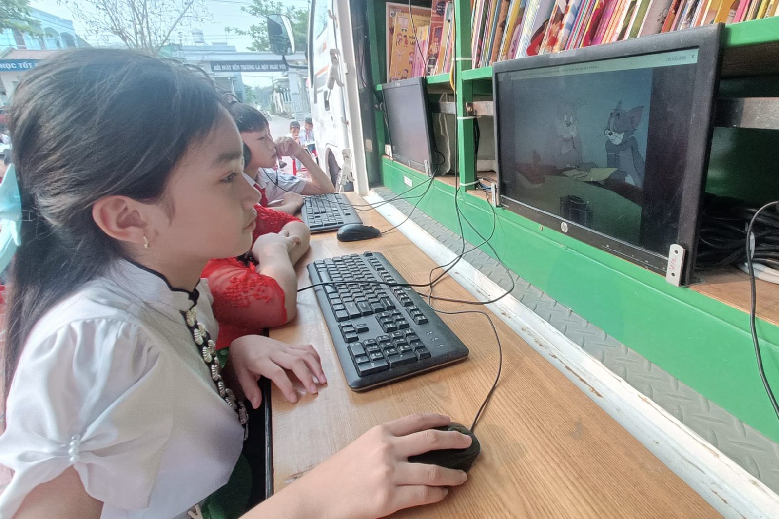 Đẩy mạnh các biện pháp phòng, chống xâm hại trẻ em trên không gian mạng