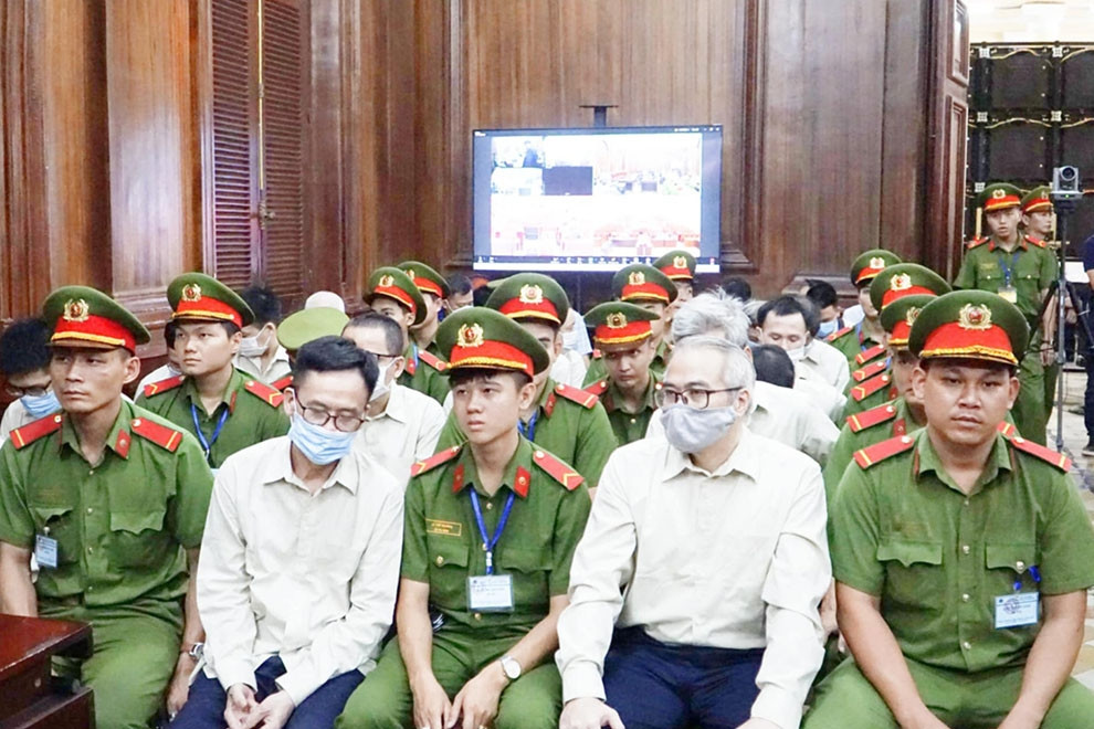 Giám đốc trung tâm đăng kiểm lúng túng khai về việc đưa tiền cho lãnh đạo