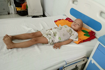 Mẹ tâm thần, bé gái 4 tuổi ở Hà Tĩnh bị ung thư máu cần sự giúp đỡ